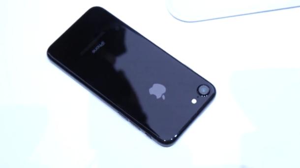 黑得与众不同：苹果iPhone7现场上手视频精致与美感的混合体