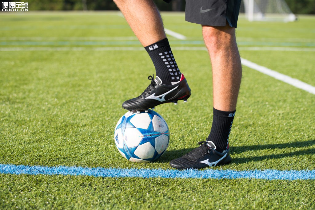 足球鞋日产跟国产哪个好,日产neo3足球鞋如何