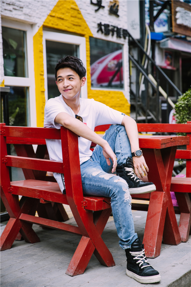 小鲜肉具备痞子劲儿？！看黄德毅如何玩转NPC。