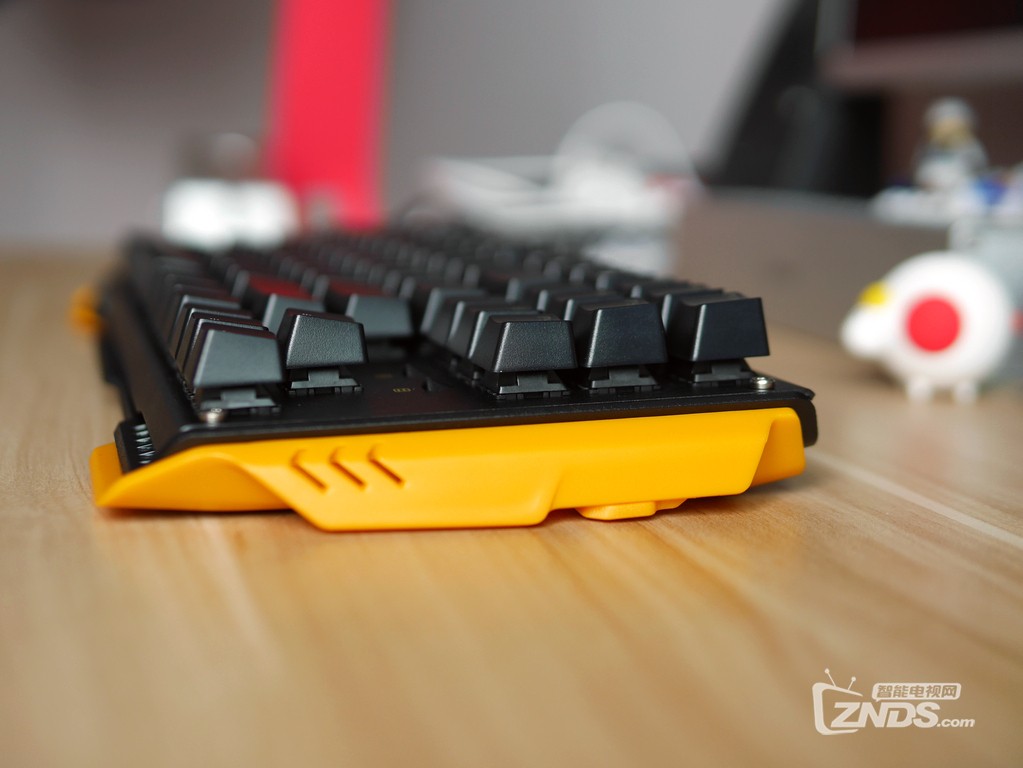 手感嘎嘣脆的佳隆达轴——贱驴619打滚87键青轴机械键盘体验