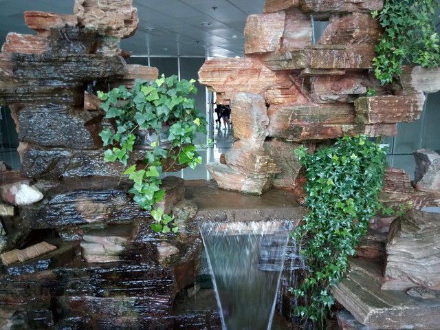 手机好不好用只看配置吗,朵唯a8手机换一个内屏多少钱