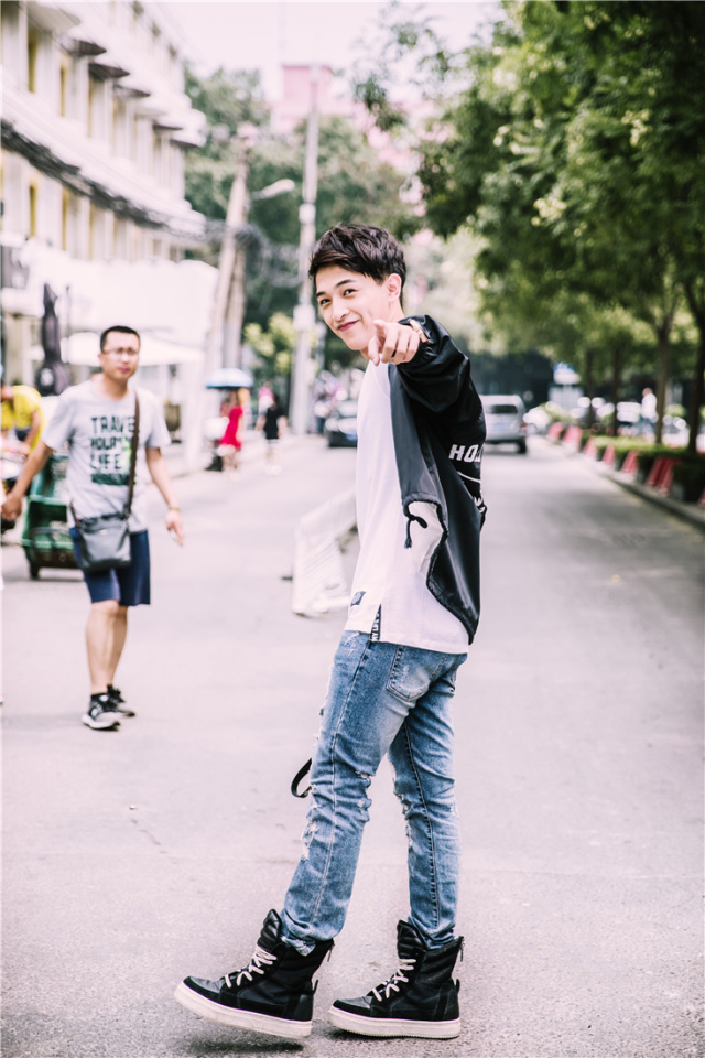 小鲜肉具备痞子劲儿？！看黄德毅如何玩转NPC。