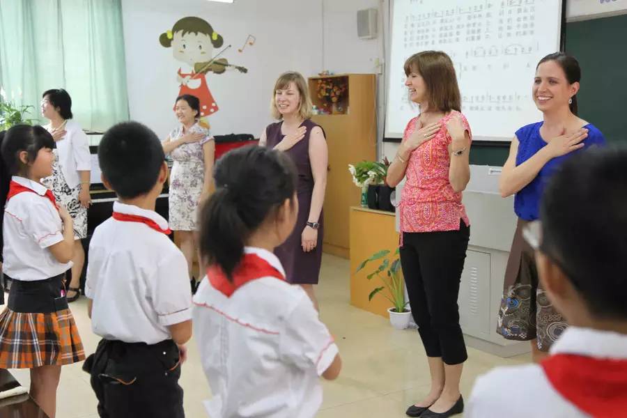 走进小学向着梦想出发,朝阳小学向快乐出发