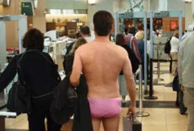 怎样避免安检尴尬事件,机场安检避免尴尬