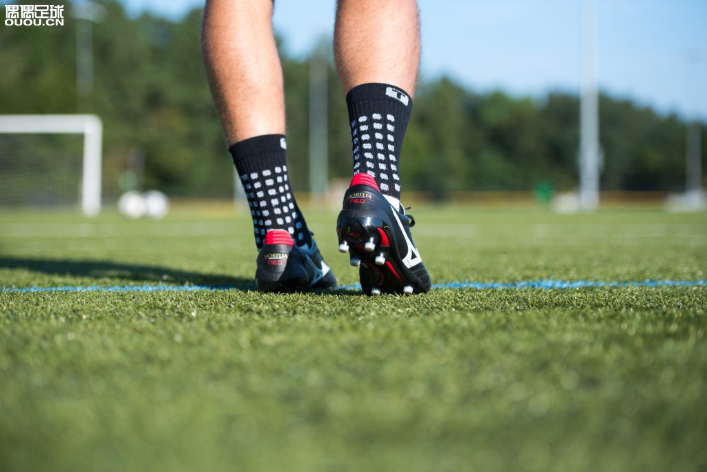 足球鞋日产跟国产哪个好,日产neo3足球鞋如何