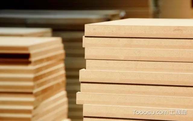 如何正确选衣柜门板材,百叶门衣柜质量怎么样