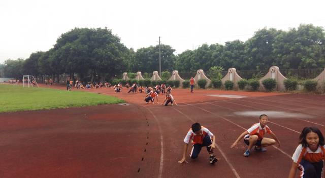 番禺丨多年后，你还记得那年初秋，南村中学操场上的“站军”