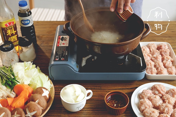 涓変笁涓や袱缇庨瑙嗛,鍙佷咯鐏攨椋熷爞鎶栭煶鍥㈣喘