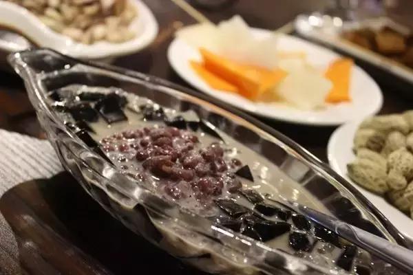 坪石第一家工业风清吧，在这里我可以泡一天。