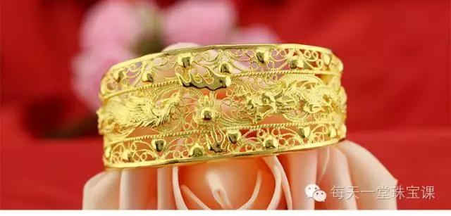 跟风买手串不如戴个手镯，既显气质又百搭！关键寓意好！