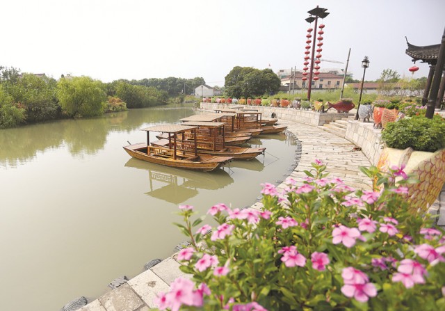 倚港结村落荻苇满溪生这里是荻港