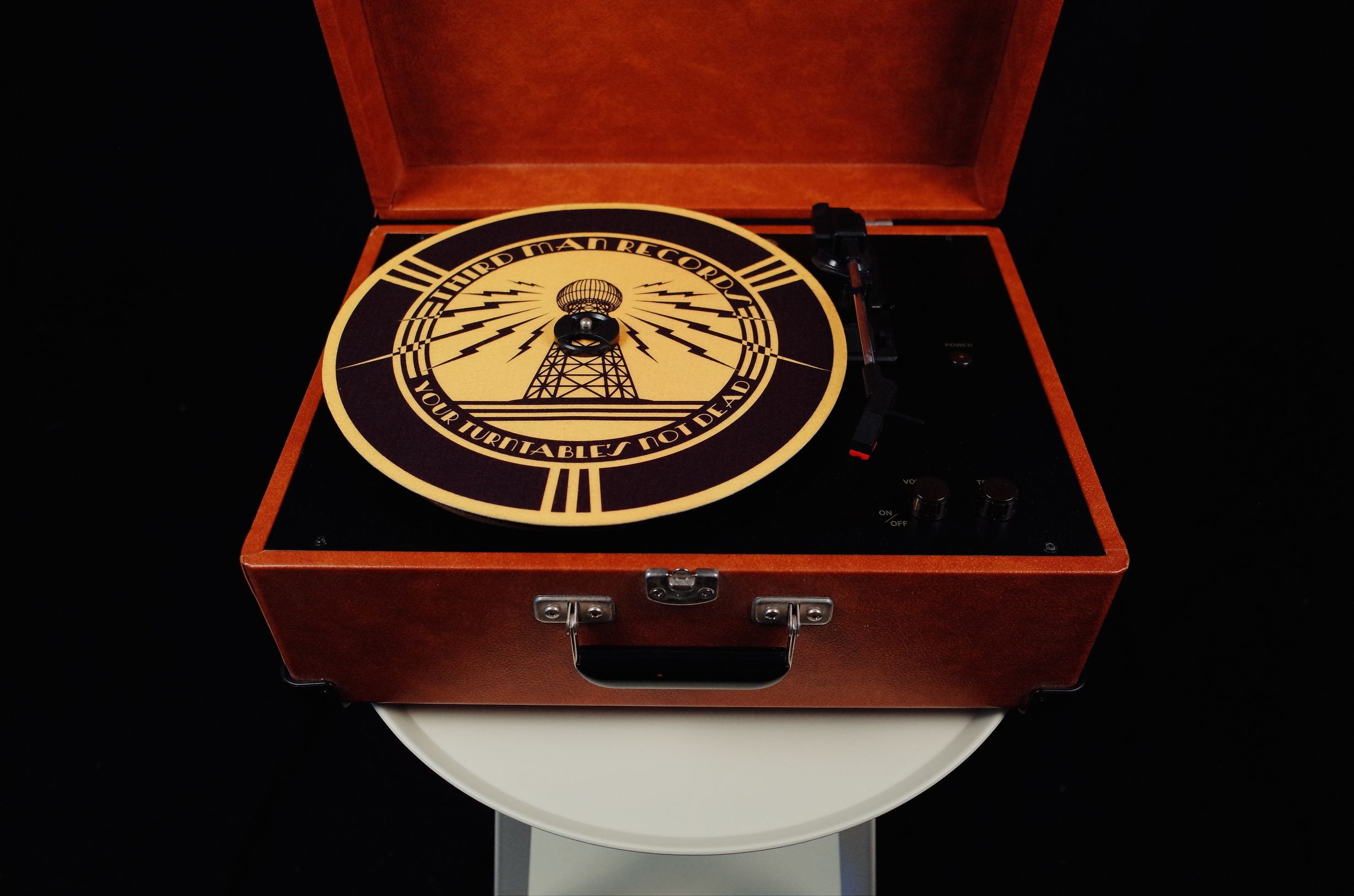 新西兰八年，逛唱片店、听黑胶，最后忍不住自己做了一张黑胶唱片