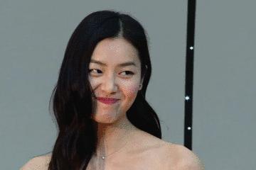 刘雯同款小香风深蓝色,刘雯最近很火的穿搭秋季