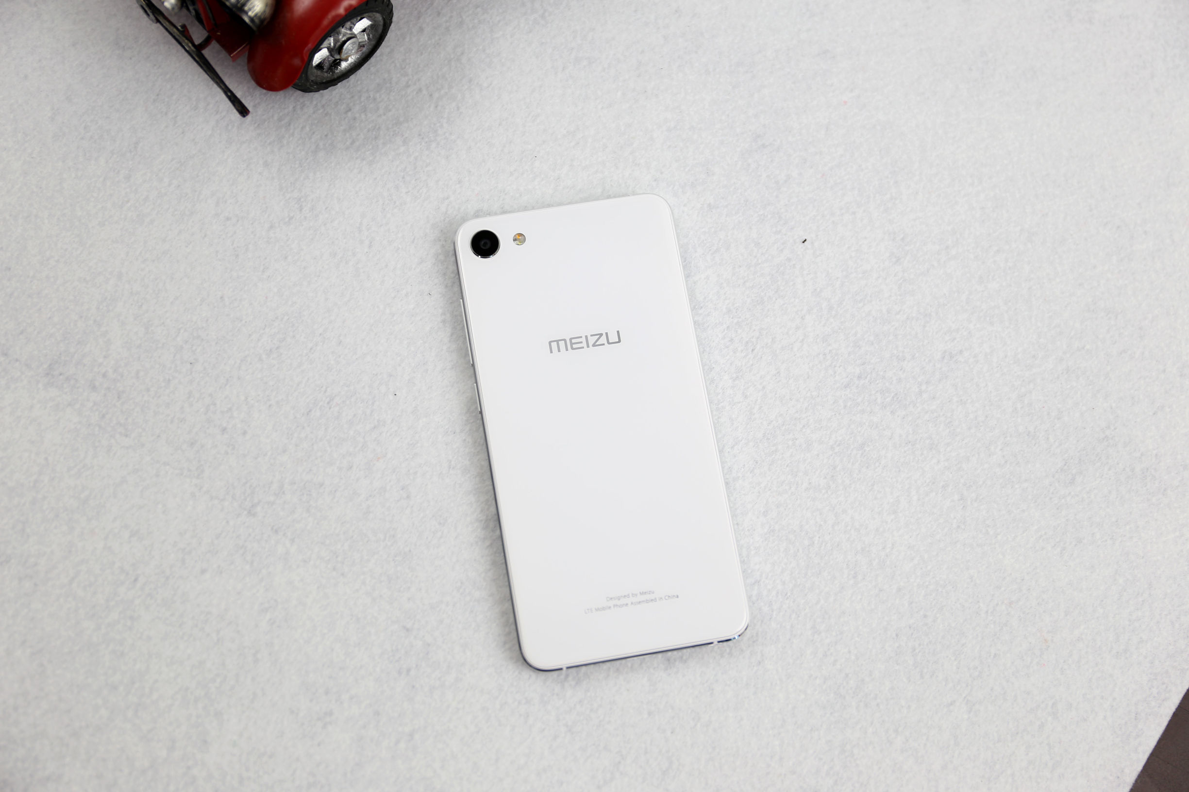 魅蓝U10高清图赏：5英寸双面玻璃，899元你怎么看？