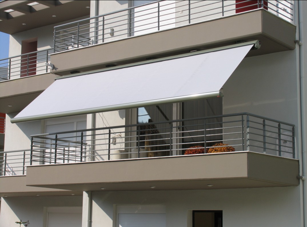 阳台装了防盗窗后怎么装遮雨棚,阳台封窗上沿了还有必要装雨棚吗