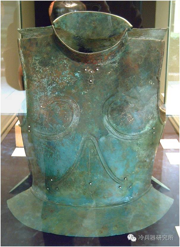 竟然有奶头和肚脐！源自古希腊的肌肉甲