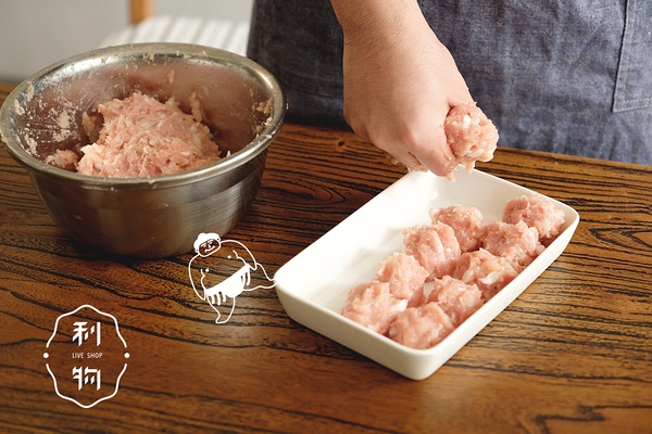 涓変笁涓や袱缇庨瑙嗛,鍙佷咯鐏攨椋熷爞鎶栭煶鍥㈣喘