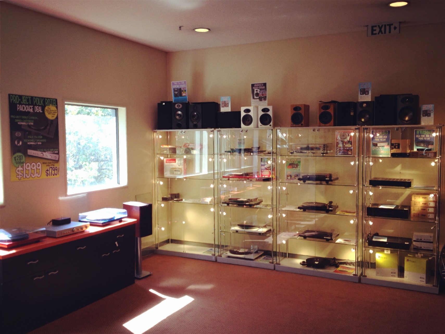 新西兰八年，逛唱片店、听黑胶，最后忍不住自己做了一张黑胶唱片