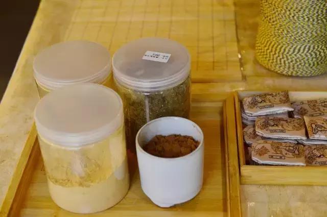 正确品香烟的方法,正确的品香