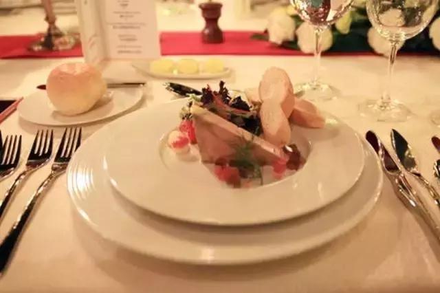 这家餐厅凭啥开业就上《新闻联播》