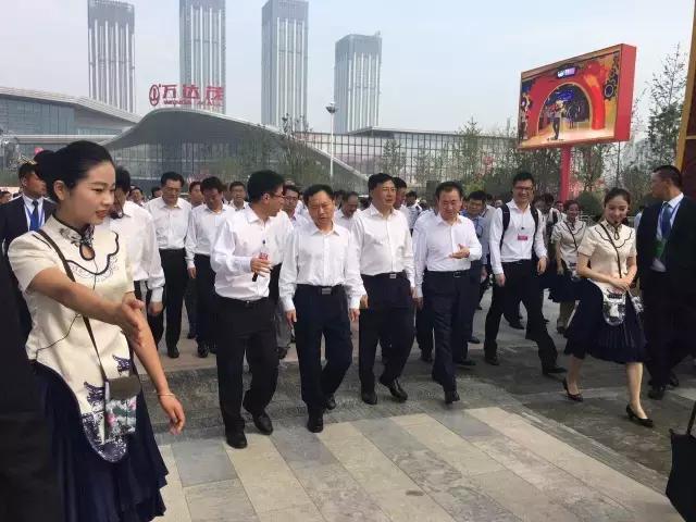 王健林万达成为世界性大品牌,王健林说万达开五十个商业中心