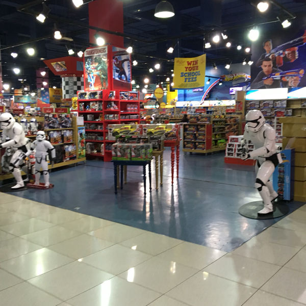 家记忆|迪拜MALL在孩子眼里的豪华：一望无际的玩具世界啊