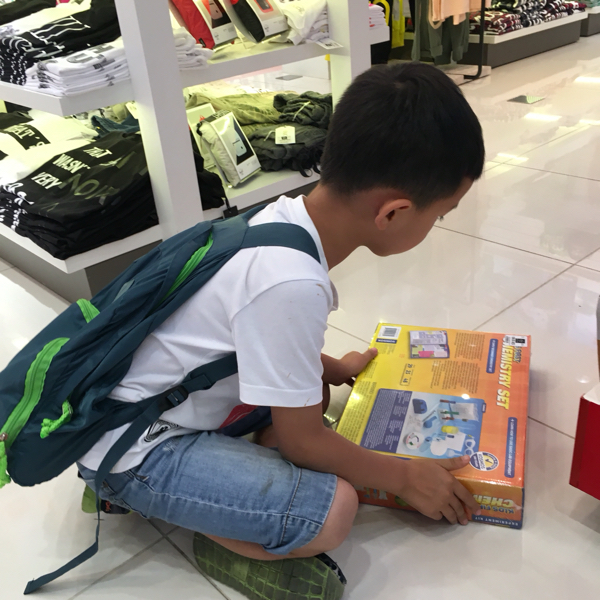 家记忆|迪拜MALL在孩子眼里的豪华：一望无际的玩具世界啊