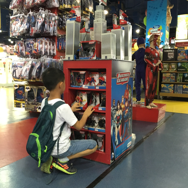 家记忆|迪拜MALL在孩子眼里的豪华：一望无际的玩具世界啊