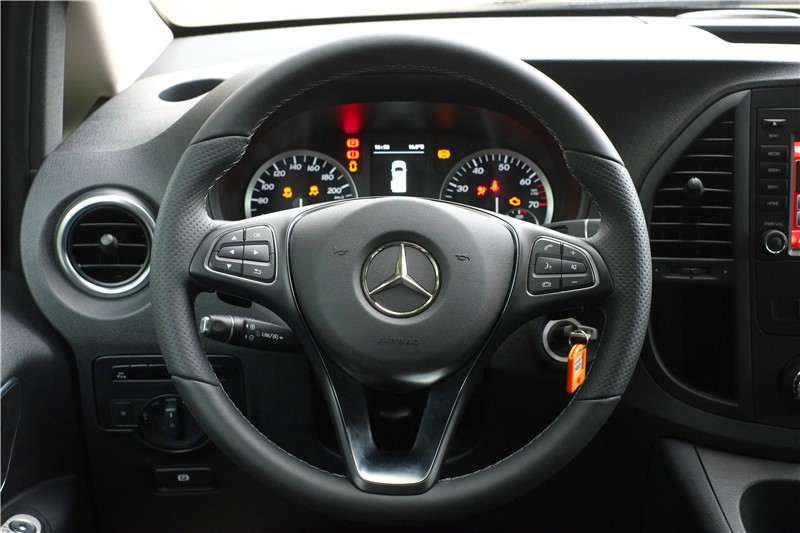 梅赛德斯奔驰威霆mpv,试驾20款奔驰威霆7座商务mpv