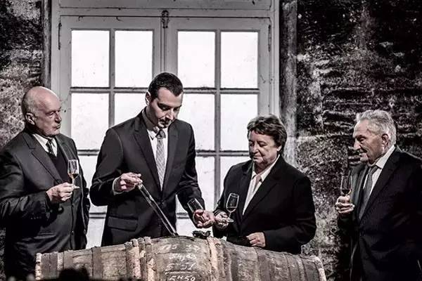 顶级xo干邑,人头马xo干邑白兰地40度700ml价格