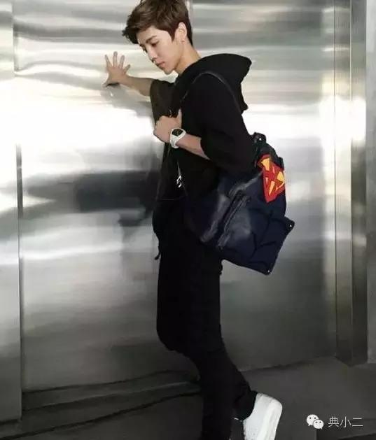 实用折叠双肩包,实用休闲多功能轻巧的双肩包