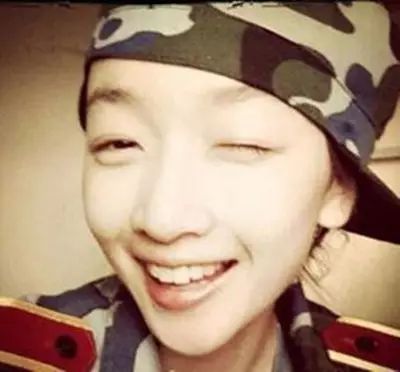 李易峰看赵丽颖的眼神假装不熟,看到李易峰和赵丽颖就精神抖擞