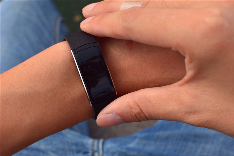 埃微手环新款带血压体温评测,蛋卷智能手环