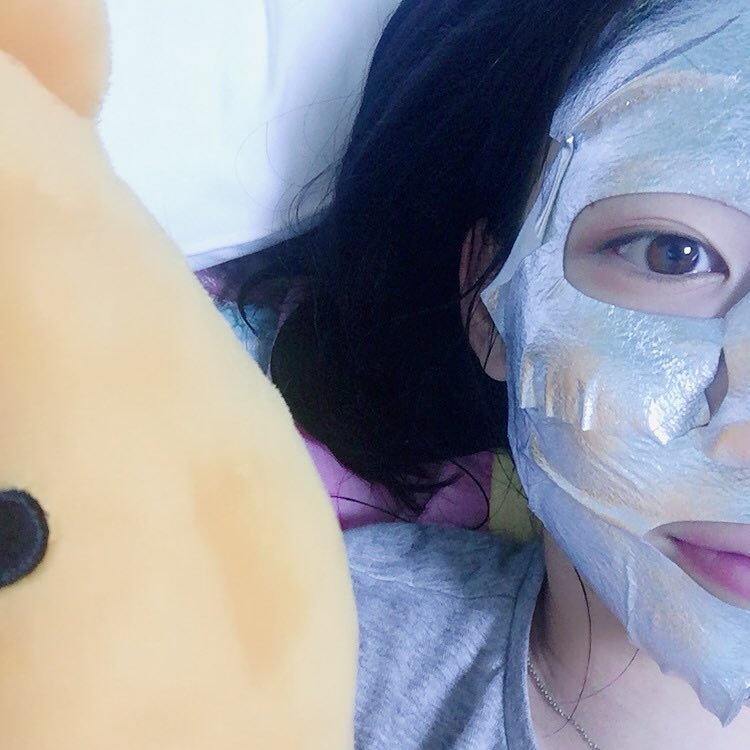 日本妞最近很疯，会融化的面膜！