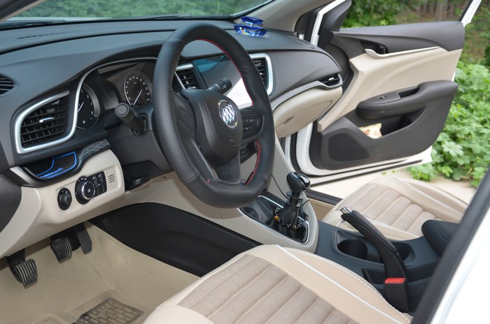 2016款英朗自动精英版,16年别克英朗手动进取型优缺点