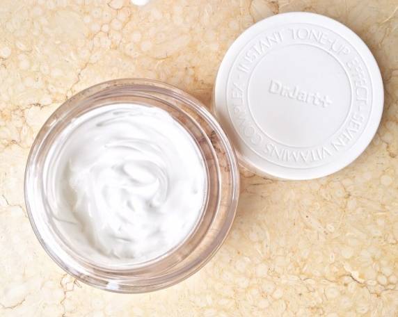 五十多岁干皮用哪个牌子素颜霜,适合干皮的素颜霜和隔离霜