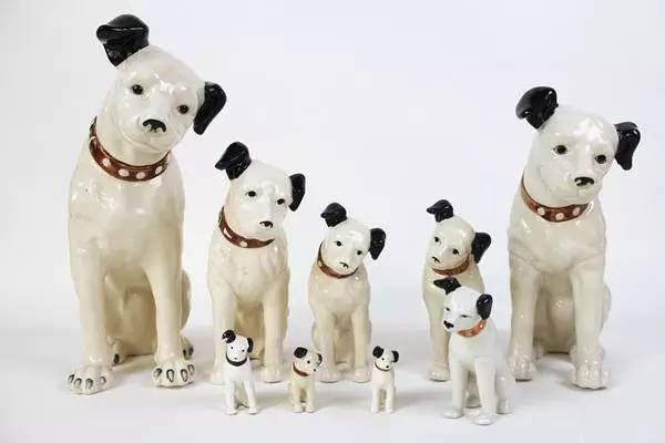 小狗尼帕Listen to His Masters Voice