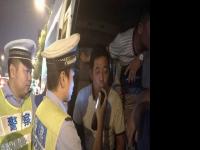 “*牌套**车”的新花招利用磁铁“吸”号牌