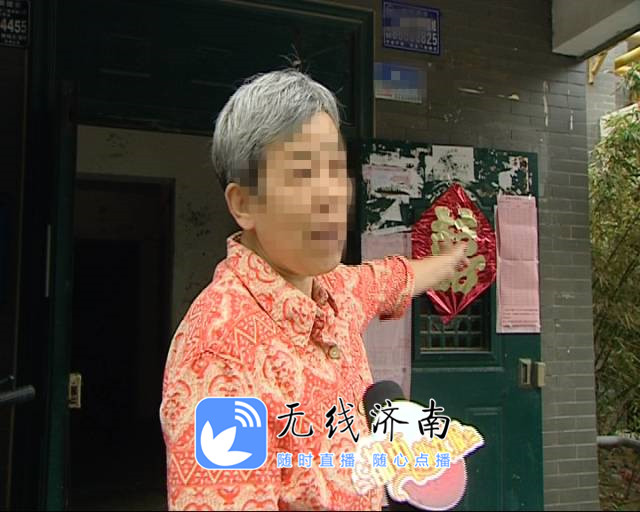 一夜之间小区内二十多辆车被砸,小区门口20多辆车一夜被砸