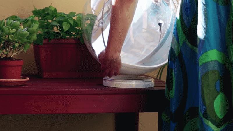 你拿镜子晃人时，有人用它点亮地下室居住者的家，为100万人带去温暖的阳光！