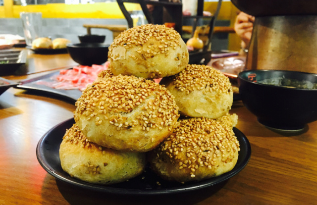 用铜锅吃火锅会更香吗,铜锅涮肉真的好吃吗