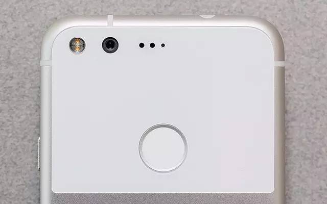 丑哭了！谷歌新旗舰手机拍照狂虐苹果三星，外观设计就是灾难