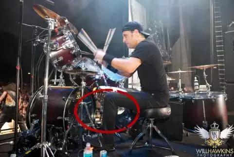 抖腿不是病，只因儿时一不小心见过洗脸盆