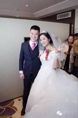 酒红色婚礼西服,婚礼酒红色西服