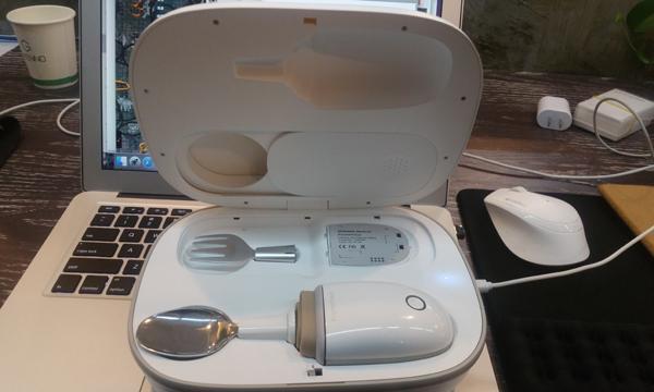 科技感礼物送长辈,重阳节社区给老人送最好的礼物