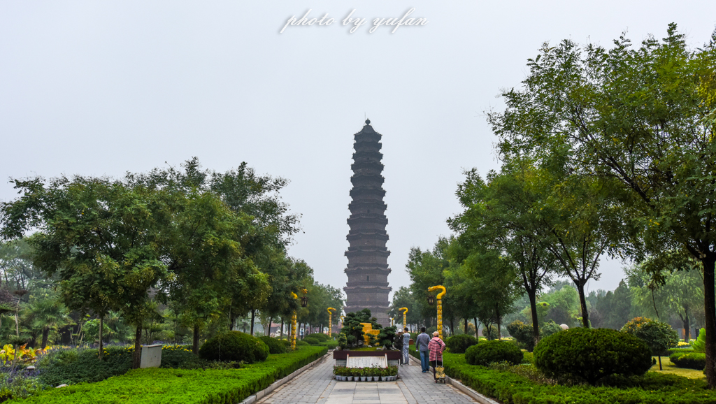 埃菲尔铁塔才区区百年，开封铁塔已矗立千年