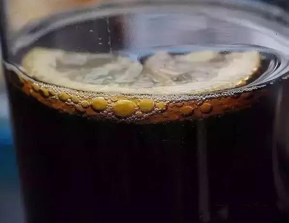 别被可乐骗了，老婆拿它这么用，家里干净卫生，实用又省钱！