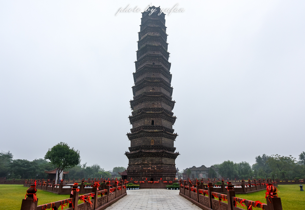 埃菲尔铁塔才区区百年，开封铁塔已矗立千年