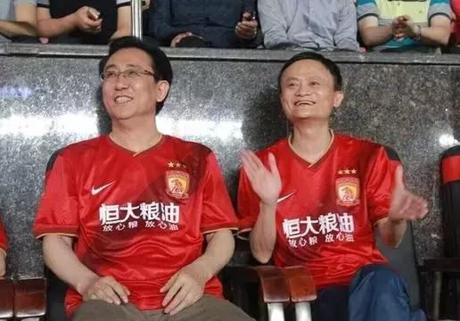 许家印亏了多少亿,许家印喝最新鲜的恒大冰泉