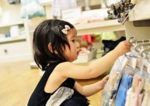 假期孩子游玩看到啥都想买怎么办 (假期带娃出游清单该怎么准备)